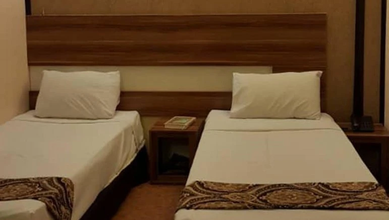 Enghelab Hotel